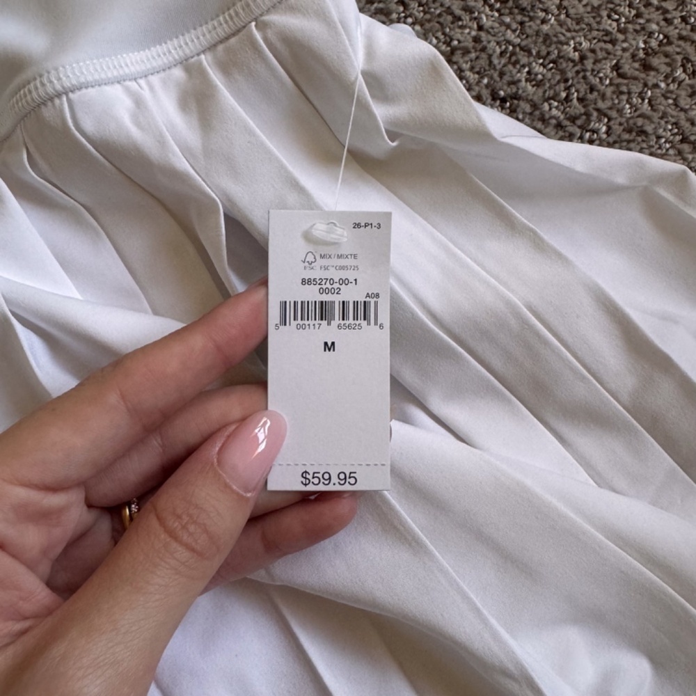 GapFit Pleated Exercise Skort in white - Picture 4 of 5